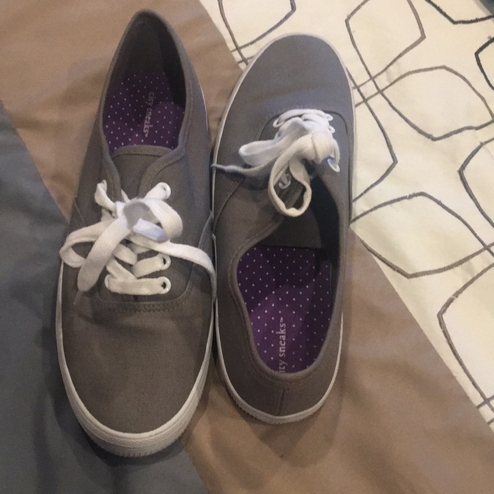 Tie Sneakers